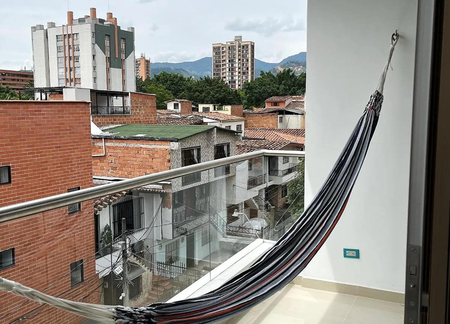 Habitaciones Cerca Al Metro Y Lugares Turisticos メデジン