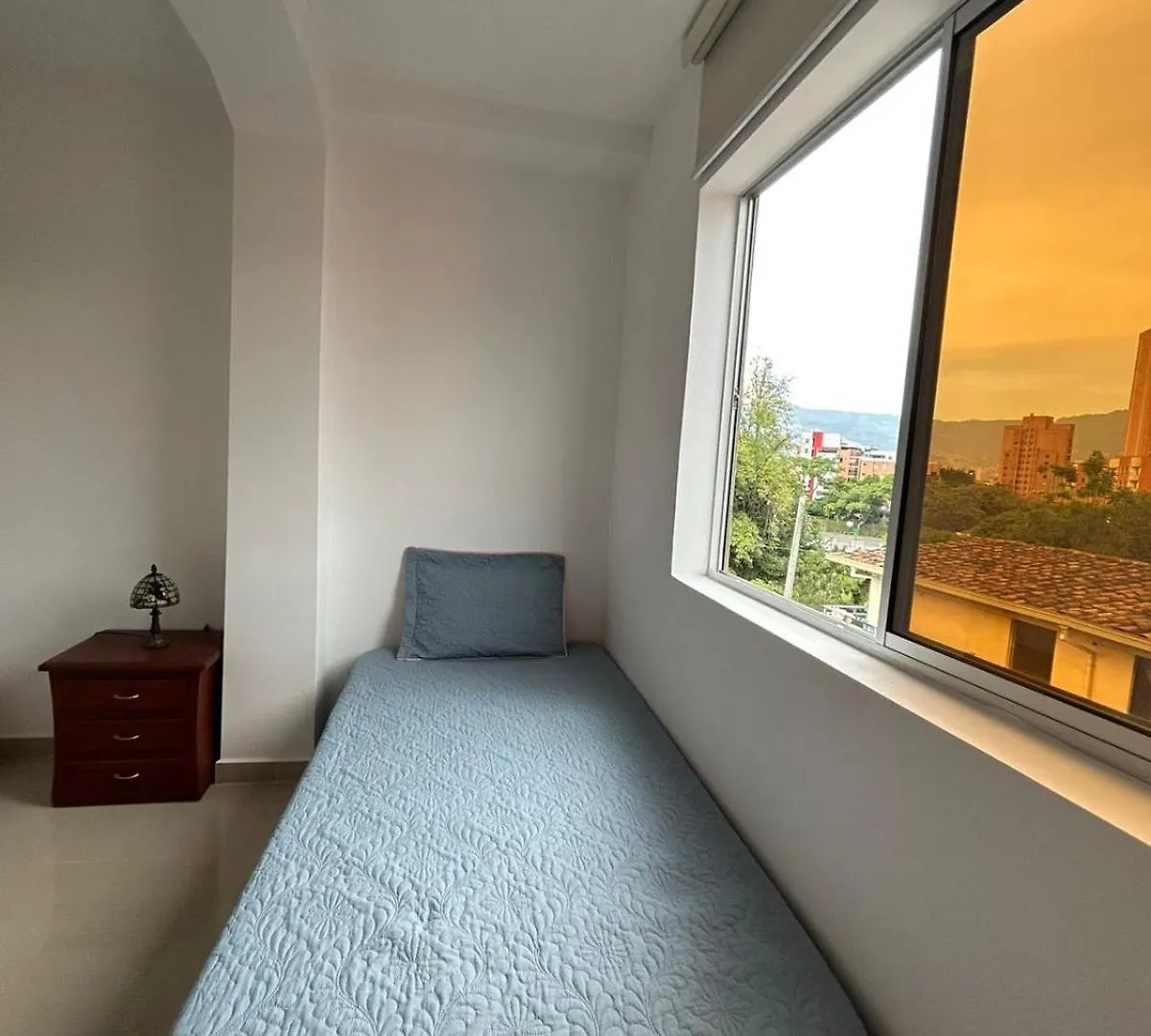 Habitaciones Cerca Al Metro Y Lugares Turisticos メデジン ホームステイ